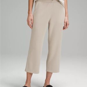 Softstreme High-Rise Straight-Leg Cropped Pant - size 8 - New